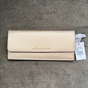 Authentic Michael Kors Jet Set Travel snap-front flap wallet